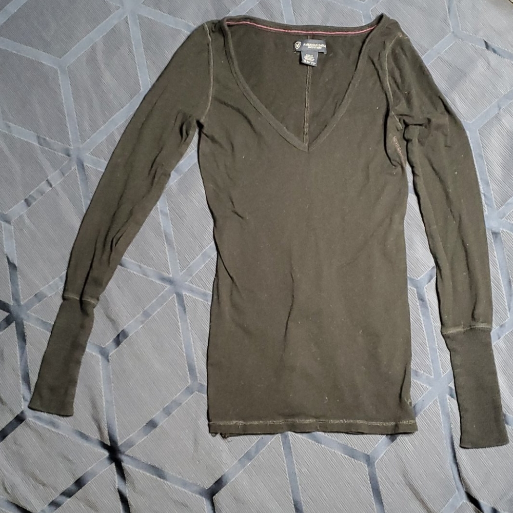 American Eagle Long Sleeve V-neck Shirt